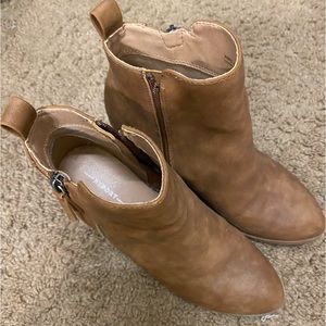 Size 8 Women’s Tan Booties